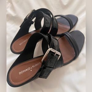 Donald Pliner leather slip-on sandals. Chic and comfortable - size 8